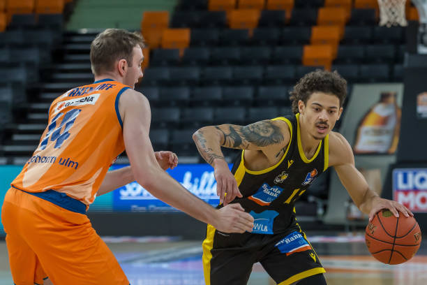 鸣对球队体 鸣对球队体